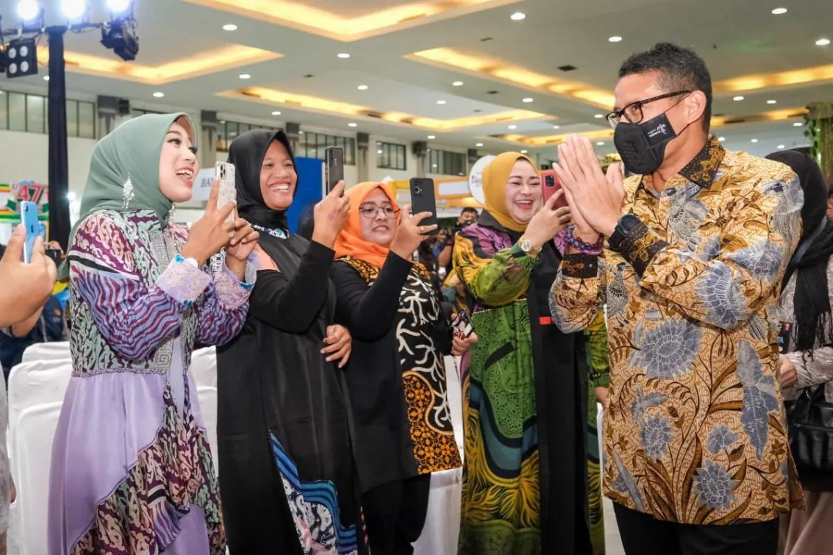 Visit of Sandiaga Uno ke Jogja Halal Fest 2